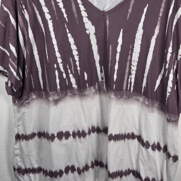 BloomChic Women's Short Sleeve Purple and White Top - Picture 3 of 9